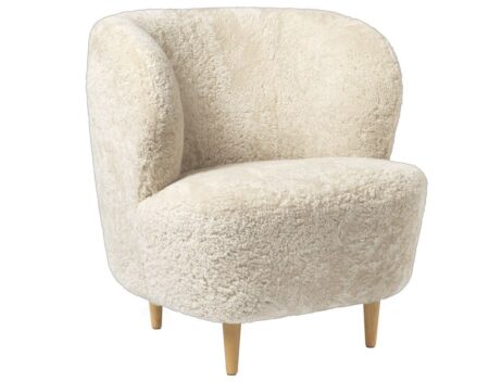 GUBI Stay Lounge Chair Fully Upholstered SH: 40 cm - Moonlight/Oak