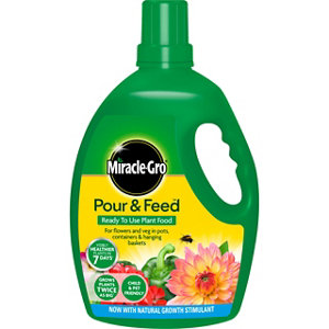 Miracle-Gro Pour & feed Universal Liquid Plant feed